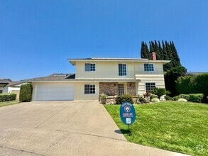 Building Photo - 1530 Rogue St