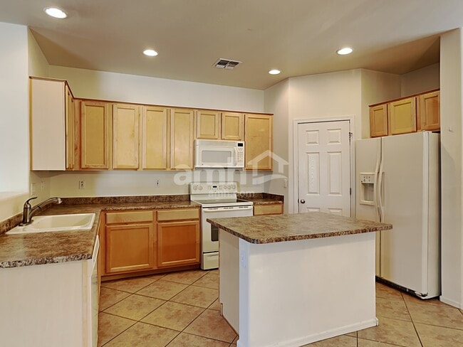 Foto del edificio - 3240 W Hayden Peak Dr