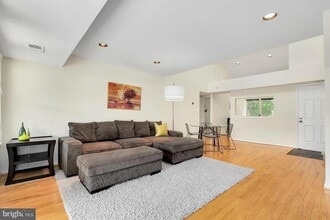 Building Photo - 3369 Lakeside View Dr