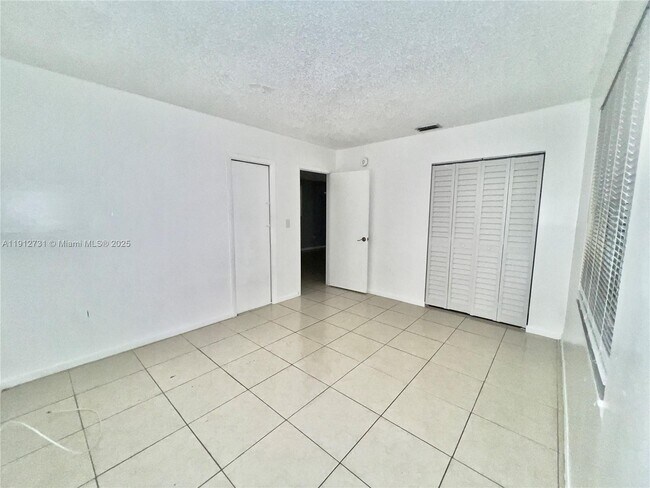 Foto del edificio - 637 SW 10th Ave