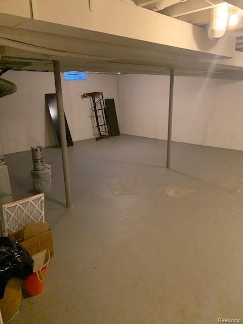 Building Photo - 6139 Orchard Lake Rd