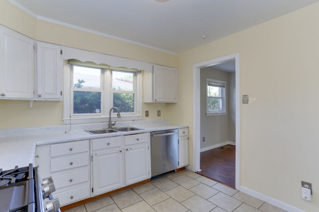 Building Photo - 1516 Denton Dr