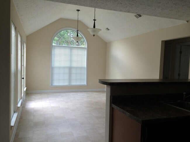 Building Photo - 106 Belmont Ct.
