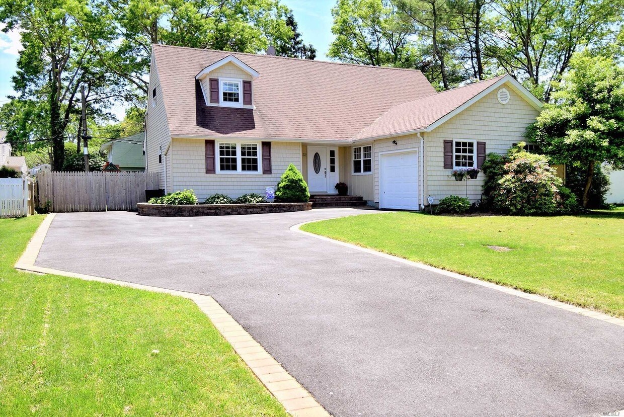 32 Adrienne Ln, Hauppauge, NY 11788 House Rental in Hauppauge, NY
