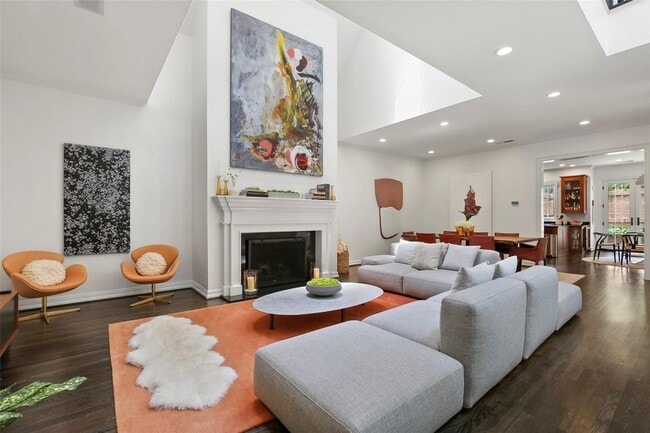 Building Photo - 3514 N Fitzhugh Ave
