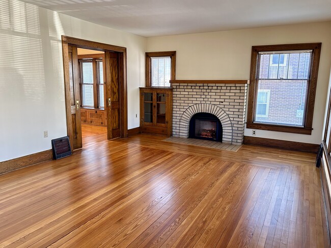 Building Photo - 117 E Boyer St