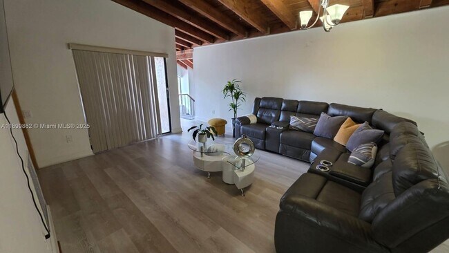 Foto del edificio - 6924 SW 114th Pl