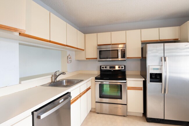 Building Photo - 3031 Holiday Springs Blvd