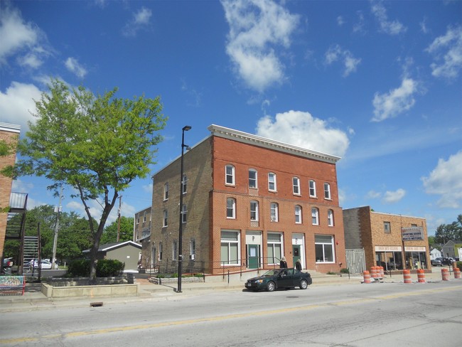 Building Photo - 409 N Broadway