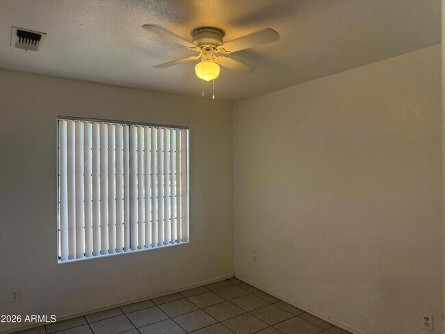 Foto del edificio - 8743 W Sierra Vista Dr