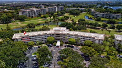 Building Photo - 3900 Oaks Clubhouse Dr