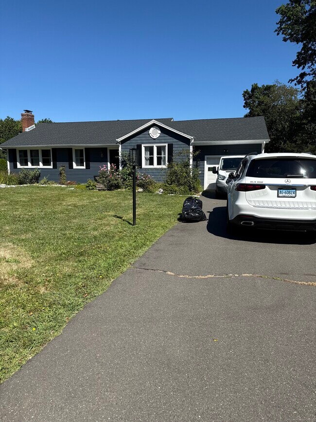 Foto del edificio - 235 Wethersfield Rd