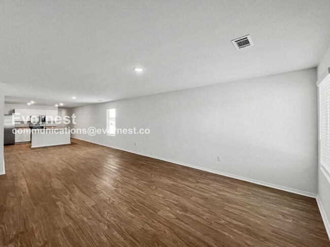 Foto del edificio - 3 Bed/2 Bath Home with Attached Garage / Pet-Friendly / Vouchers Accepted / Available Now!