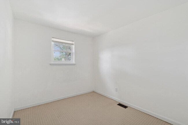 Foto del edificio - 525 Village Ln.