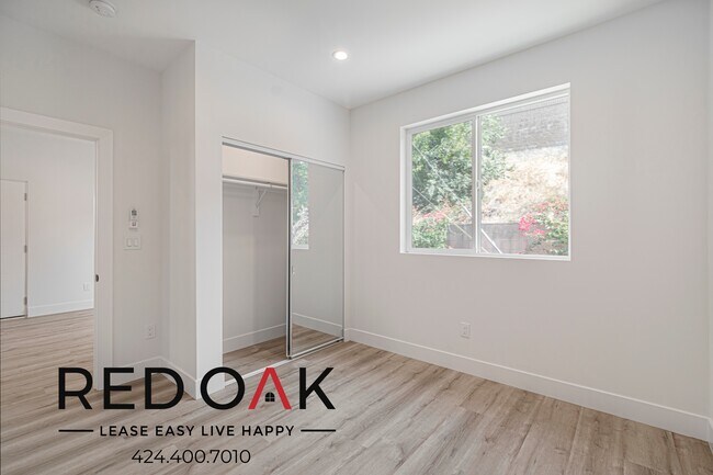 Foto del edificio - 4592 Riverton Ave