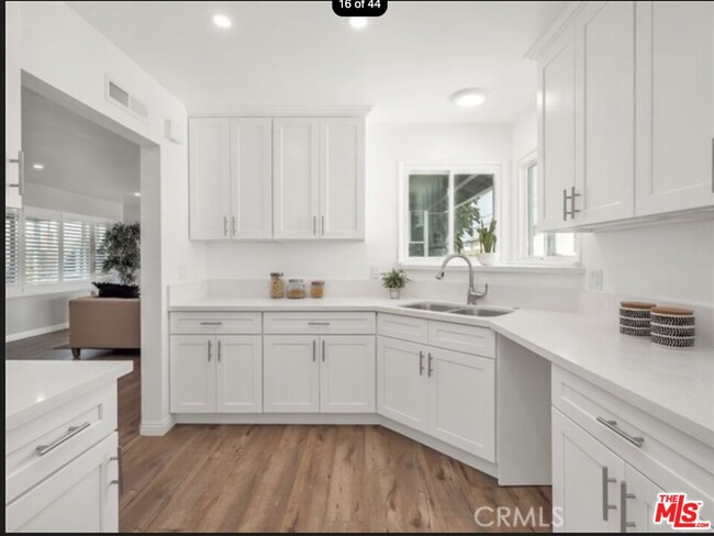Foto del edificio - 2415 W 129th St