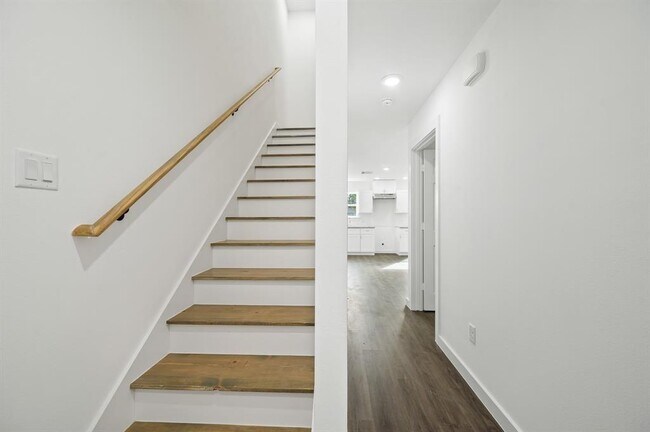 Building Photo - 9529 Everglade Dr
