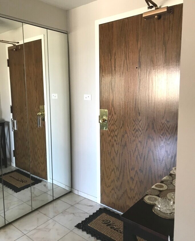 Foto principal - 6340 Americana Dr