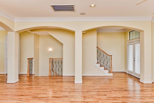 Building Photo - 123 Tuam St