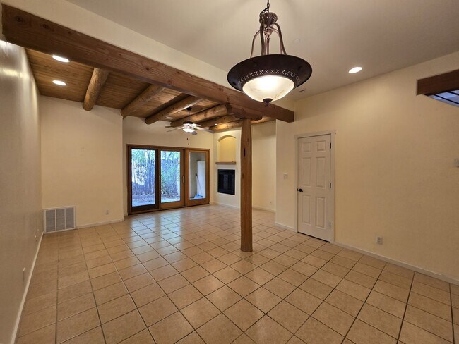 Building Photo - 601 W San Mateo Rd