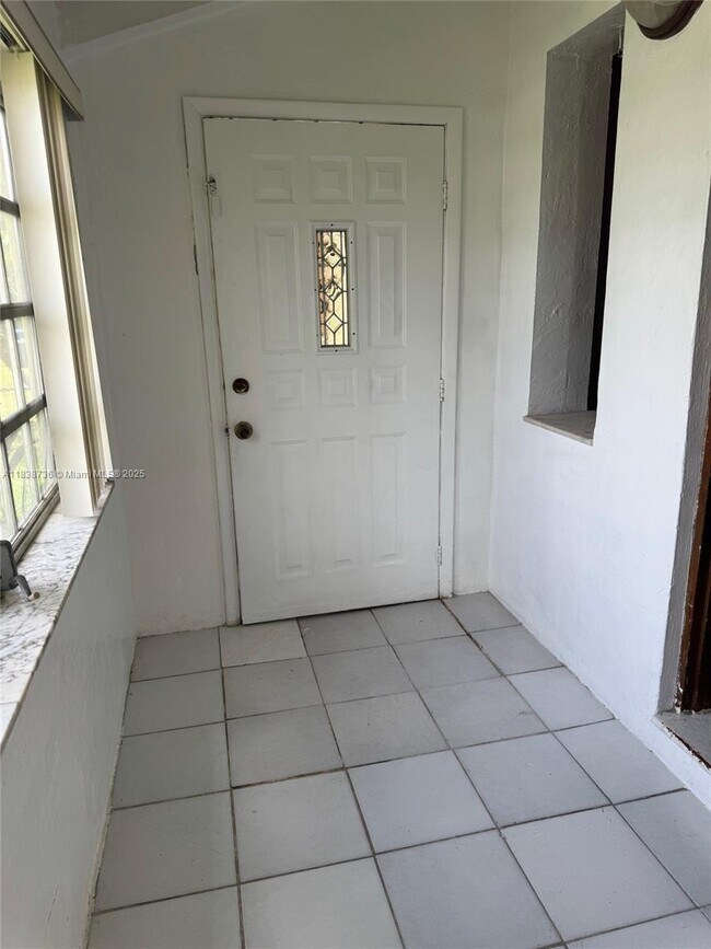 Foto del edificio - 671 NE 87th St