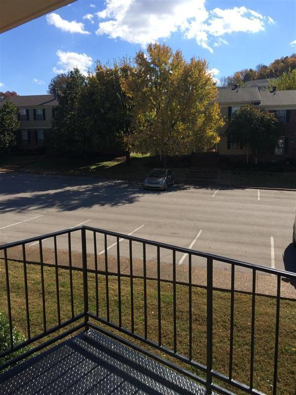 Foto del edificio - Condo Living Close to everything in Brentwood
