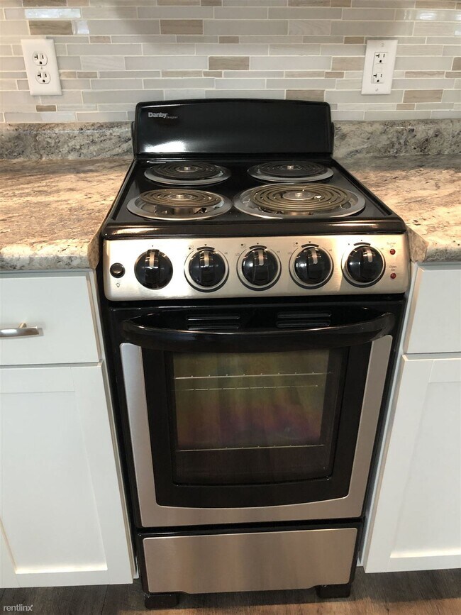 Building Photo - Studio, 1 bath Triplex - 1200 W Michigan A...