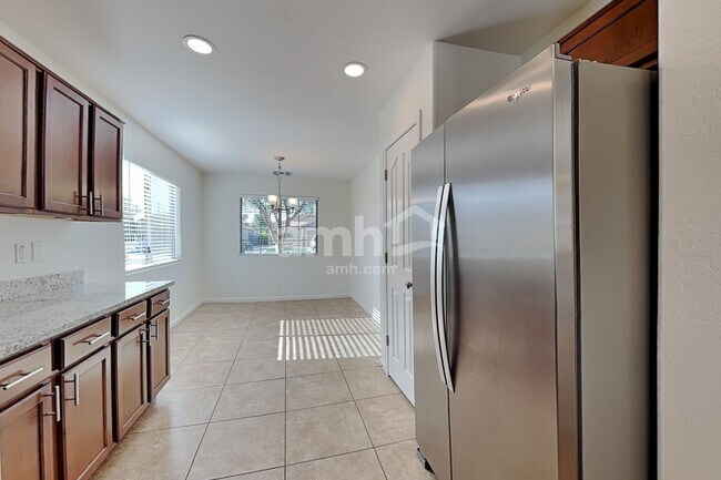 Foto del edificio - 1417 W Belmont Red Trail