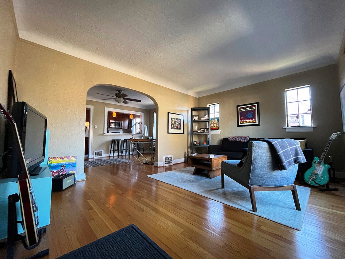 543 W Breckenridge St Unit C, Ferndale, MI 48220 Apartments in