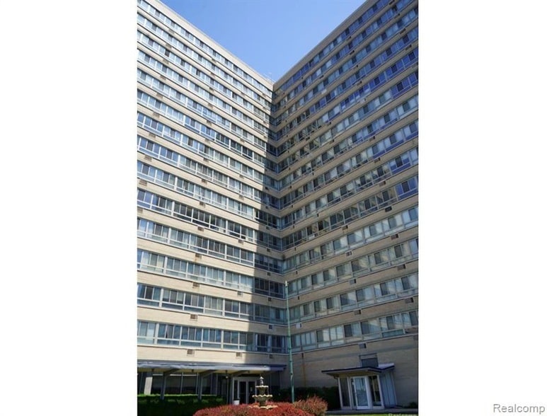 Foto principal - 8900 E Jefferson Ave