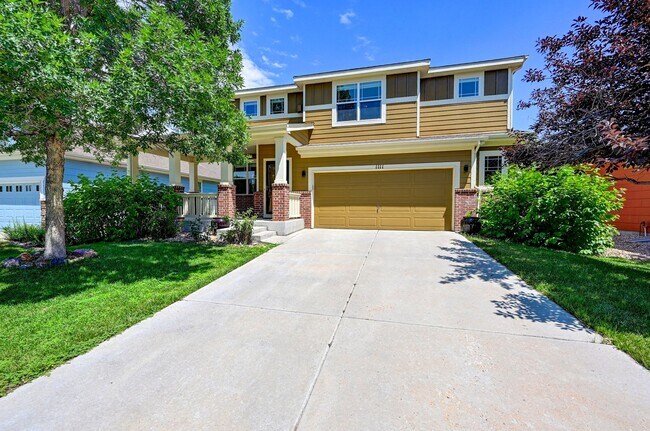 Foto del edificio - 5 bedroom, 4 bath home with 2 car attached garage