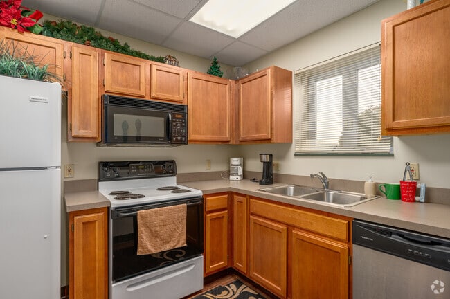 Building Photo - Oak Hill Village Apartments