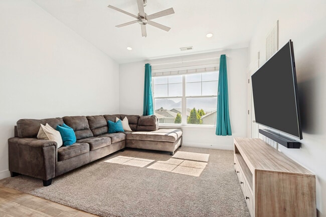 Panoramic Mountain Views - 12992 S Tortola Dr