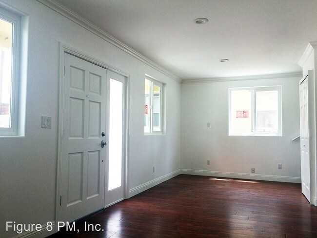 Building Photo - 2 br, 1.5 bath Apartment - 1343 W Temple St