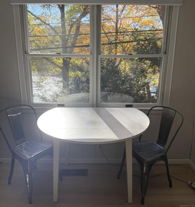 Building Photo - 11 Bogus Hill Rd