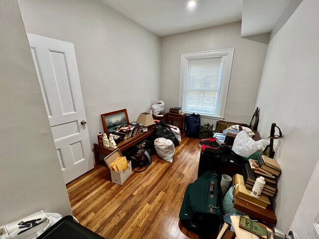 Building Photo - 176 Ruthven St