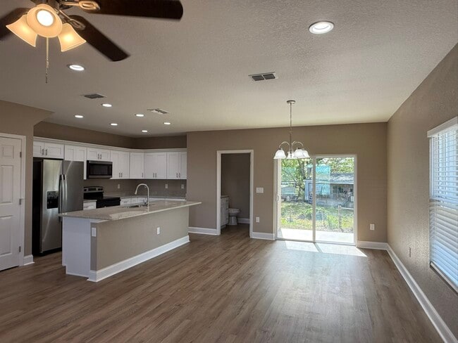 Foto del edificio - 4189 Radford Rd