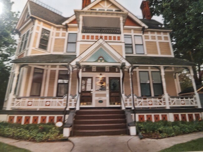 Foto del edificio - 821 W South St