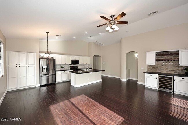 Foto del edificio - 16945 W Manchester Dr