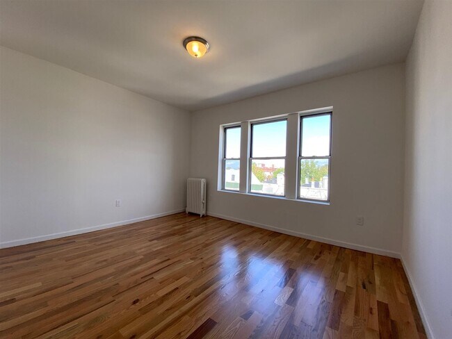 Foto del edificio - 84 W 25th St