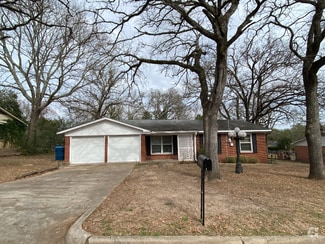 Building Photo - 504 Highland Dr