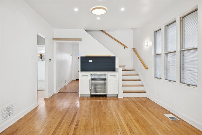 Foto del edificio - 3831 N New England Ave