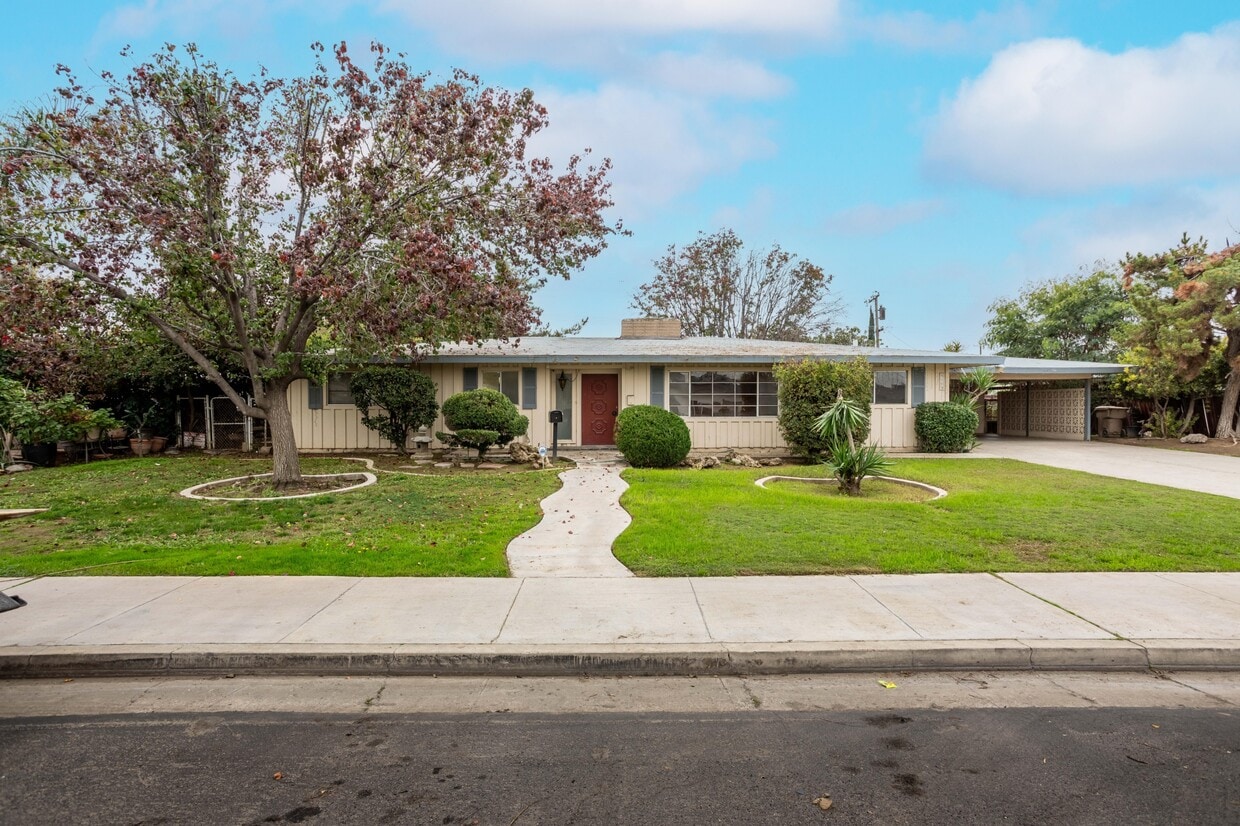 Primary Photo - 8309 Hall Rd