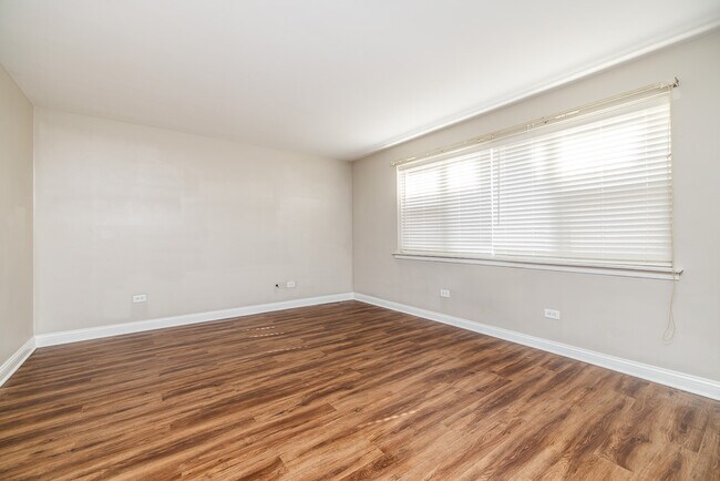 Building Photo - 3113 S 48th Ct