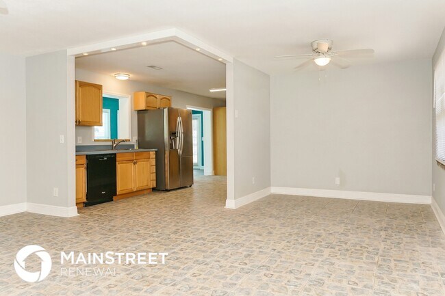 Building Photo - 165 Tiki Dr