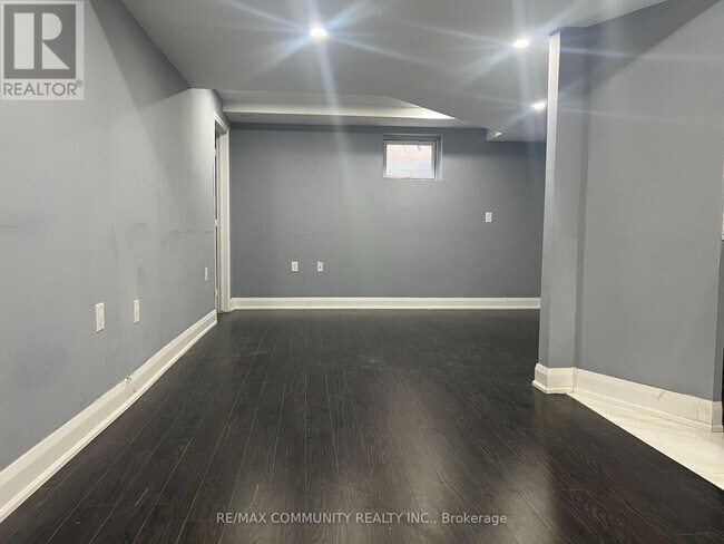 Photo du bâtiment - 1163 Ravenscroft Rd