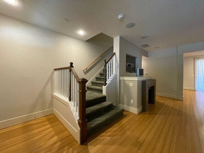 Building Photo - Cedar Mill - 3Bd 2.5Ba + Bonus Room TH ~ A/C, EV Charging & More ~ Convenient to Nike, Intel and ...