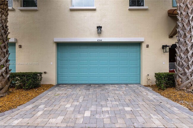 Building Photo - 4144 Cascada Cir