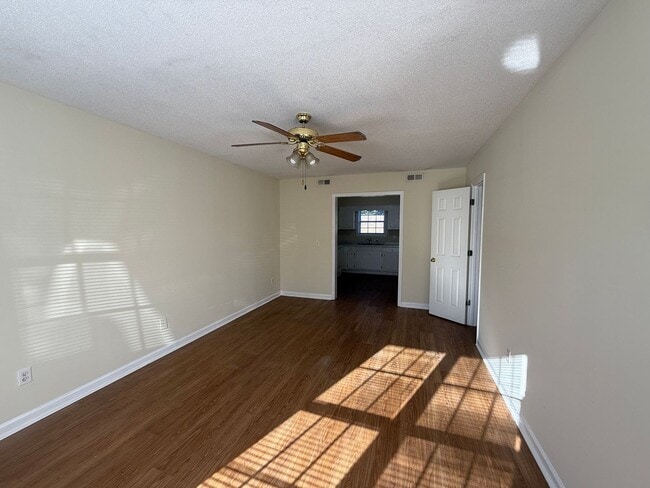 Foto del edificio - Two bedroom, 1.5 townhouse in Graham (Park...