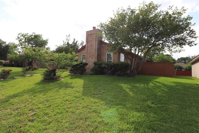 Building Photo - 2405 Idlewood Dr